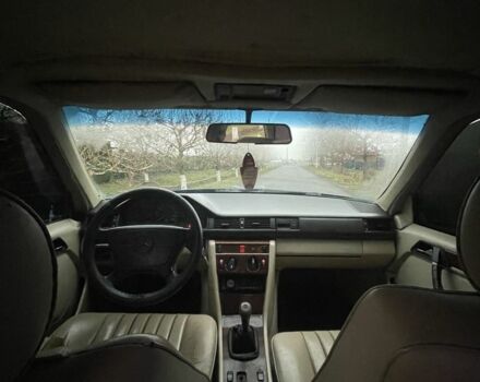 Синий Мерседес Е-Класс, объемом двигателя 3 л и пробегом 400 тыс. км за 2000 $, фото 7 на Automoto.ua