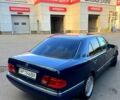Синий Мерседес Е-Класс, объемом двигателя 3.2 л и пробегом 300 тыс. км за 2900 $, фото 1 на Automoto.ua