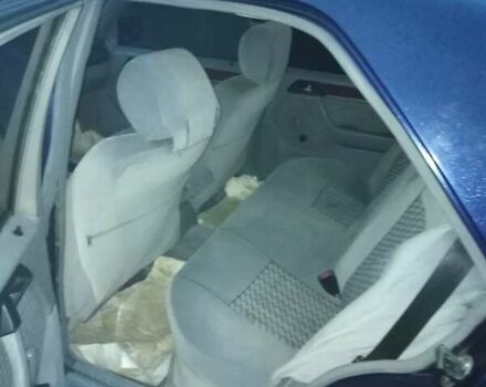 Синий Мерседес Е-Класс, объемом двигателя 2 л и пробегом 315 тыс. км за 3500 $, фото 12 на Automoto.ua