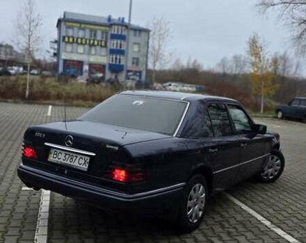 Синий Мерседес Е-Класс, объемом двигателя 2 л и пробегом 324 тыс. км за 2777 $, фото 4 на Automoto.ua