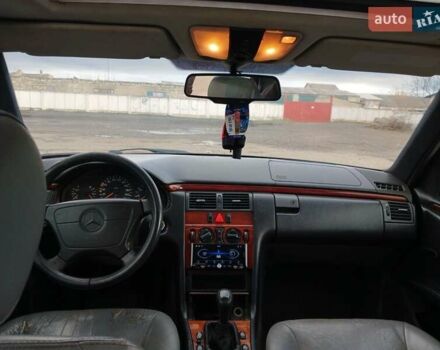Синій Мерседес Е-Клас, об'ємом двигуна 2.2 л та пробігом 450 тис. км за 2700 $, фото 22 на Automoto.ua