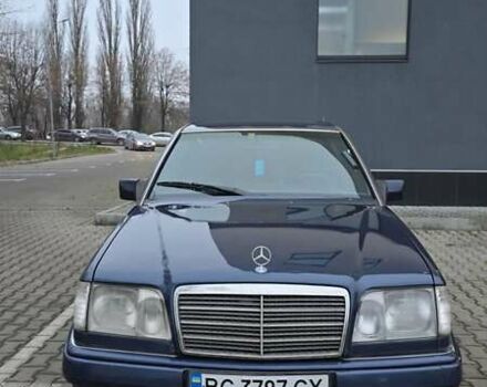 Синий Мерседес Е-Класс, объемом двигателя 2 л и пробегом 324 тыс. км за 2777 $, фото 24 на Automoto.ua