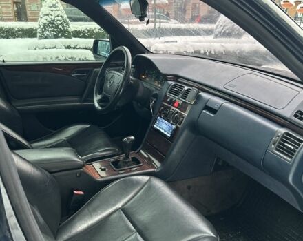 Синий Мерседес Е-Класс, объемом двигателя 0 л и пробегом 300 тыс. км за 2100 $, фото 8 на Automoto.ua