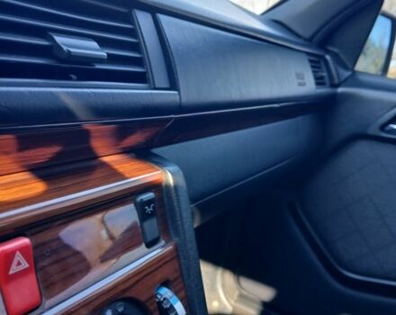 Синій Мерседес Е-Клас, об'ємом двигуна 2 л та пробігом 290 тис. км за 5000 $, фото 4 на Automoto.ua