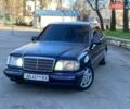 Синій Мерседес Е-Клас, об'ємом двигуна 2 л та пробігом 318 тис. км за 2500 $, фото 1 на Automoto.ua