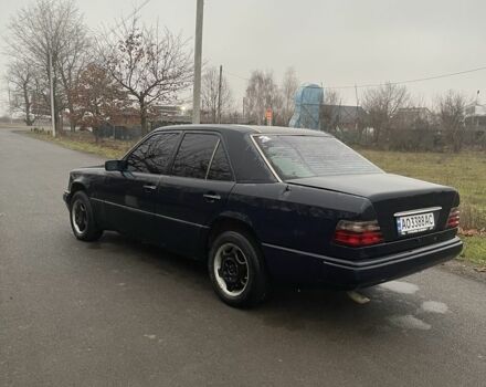 Синий Мерседес Е-Класс, объемом двигателя 3 л и пробегом 400 тыс. км за 2000 $, фото 4 на Automoto.ua