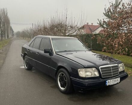 Синий Мерседес Е-Класс, объемом двигателя 3 л и пробегом 400 тыс. км за 2000 $, фото 1 на Automoto.ua