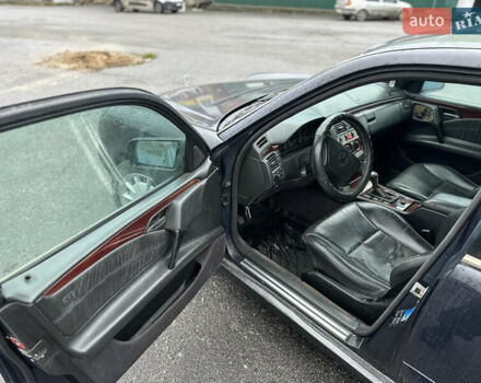 Синий Мерседес Е-Класс, объемом двигателя 2.3 л и пробегом 500 тыс. км за 2300 $, фото 8 на Automoto.ua