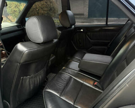 Синий Мерседес Е-Класс, объемом двигателя 3.2 л и пробегом 362 тыс. км за 4800 $, фото 15 на Automoto.ua