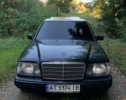 Синий Мерседес Е-Класс, объемом двигателя 2.2 л и пробегом 400 тыс. км за 2200 $, фото 2 на Automoto.ua