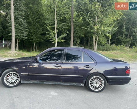 Синій Мерседес Е-Клас, об'ємом двигуна 2.3 л та пробігом 320 тис. км за 2500 $, фото 1 на Automoto.ua