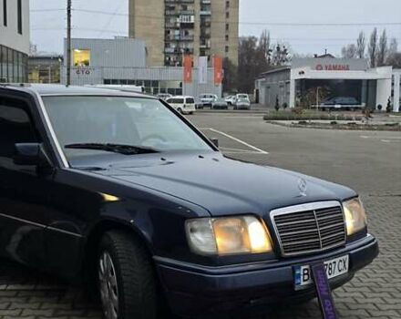Синий Мерседес Е-Класс, объемом двигателя 2 л и пробегом 324 тыс. км за 2777 $, фото 21 на Automoto.ua