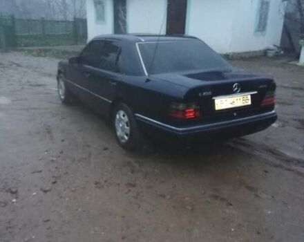 Синий Мерседес Е-Класс, объемом двигателя 2 л и пробегом 315 тыс. км за 3500 $, фото 8 на Automoto.ua