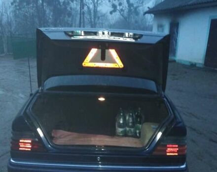 Синий Мерседес Е-Класс, объемом двигателя 2 л и пробегом 315 тыс. км за 3500 $, фото 14 на Automoto.ua