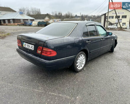 Синий Мерседес Е-Класс, объемом двигателя 2.3 л и пробегом 500 тыс. км за 2300 $, фото 4 на Automoto.ua