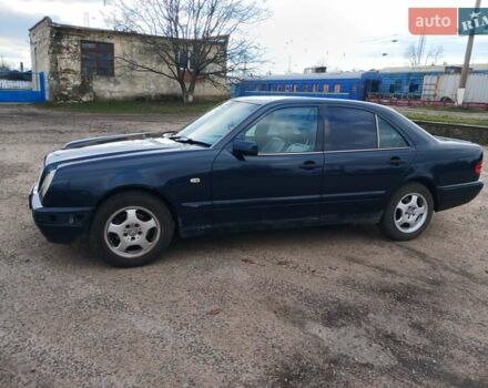 Синій Мерседес Е-Клас, об'ємом двигуна 2.2 л та пробігом 450 тис. км за 2700 $, фото 12 на Automoto.ua