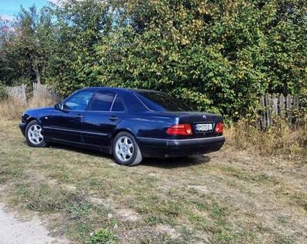 Синий Мерседес Е-Класс, объемом двигателя 2 л и пробегом 520 тыс. км за 3100 $, фото 6 на Automoto.ua