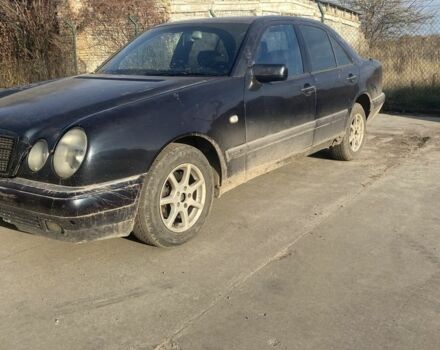 Синий Мерседес Е-Класс, объемом двигателя 2 л и пробегом 250 тыс. км за 2100 $, фото 3 на Automoto.ua