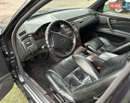 Синій Мерседес Е-Клас, об'ємом двигуна 2.8 л та пробігом 379 тис. км за 2800 $, фото 6 на Automoto.ua