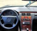 Синий Мерседес Е-Класс, объемом двигателя 2.3 л и пробегом 350 тыс. км за 1150 $, фото 2 на Automoto.ua