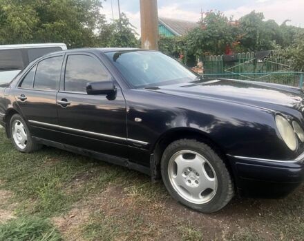 Синій Мерседес Е-Клас, об'ємом двигуна 2.9 л та пробігом 200 тис. км за 2800 $, фото 1 на Automoto.ua