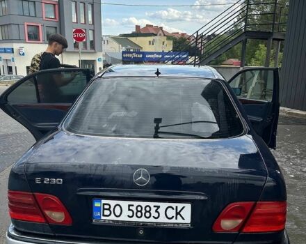 Синий Мерседес Е-Класс, объемом двигателя 2.3 л и пробегом 330 тыс. км за 2600 $, фото 2 на Automoto.ua