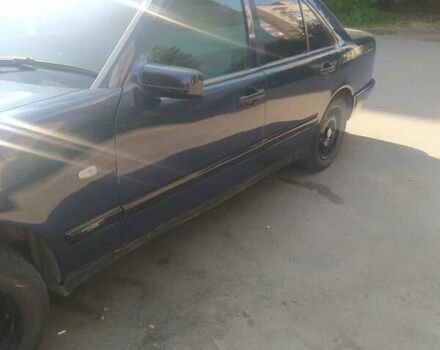 Синий Мерседес Е-Класс, объемом двигателя 2 л и пробегом 370 тыс. км за 1900 $, фото 8 на Automoto.ua