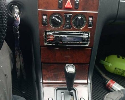 Синий Мерседес Е-Класс, объемом двигателя 3 л и пробегом 452 тыс. км за 1950 $, фото 10 на Automoto.ua