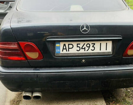 Синий Мерседес Е-Класс, объемом двигателя 2.8 л и пробегом 33 тыс. км за 1800 $, фото 2 на Automoto.ua