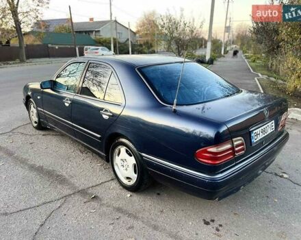 Синий Мерседес Е-Класс, объемом двигателя 2.8 л и пробегом 459 тыс. км за 1600 $, фото 8 на Automoto.ua