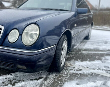 Синий Мерседес Е-Класс, объемом двигателя 2.3 л и пробегом 220 тыс. км за 3350 $, фото 9 на Automoto.ua