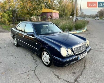 Синий Мерседес Е-Класс, объемом двигателя 2.8 л и пробегом 459 тыс. км за 1600 $, фото 11 на Automoto.ua