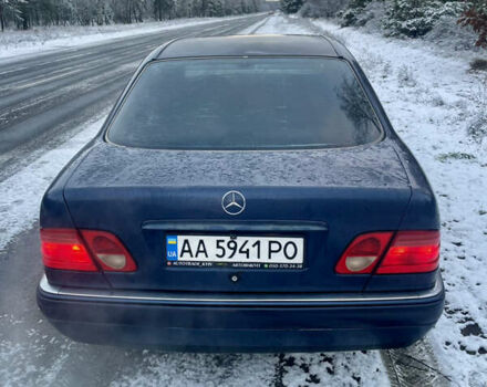 Синий Мерседес Е-Класс, объемом двигателя 2.3 л и пробегом 225 тыс. км за 3200 $, фото 3 на Automoto.ua