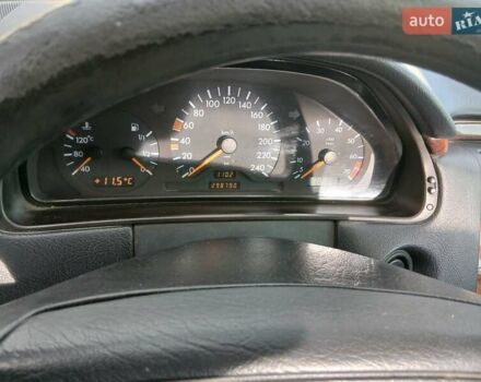 Синій Мерседес Е-Клас, об'ємом двигуна 2 л та пробігом 298 тис. км за 3100 $, фото 16 на Automoto.ua