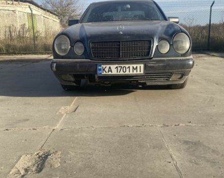 Синий Мерседес Е-Класс, объемом двигателя 2 л и пробегом 250 тыс. км за 2100 $, фото 1 на Automoto.ua