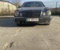 Синий Мерседес Е-Класс, объемом двигателя 2 л и пробегом 250 тыс. км за 2100 $, фото 1 на Automoto.ua