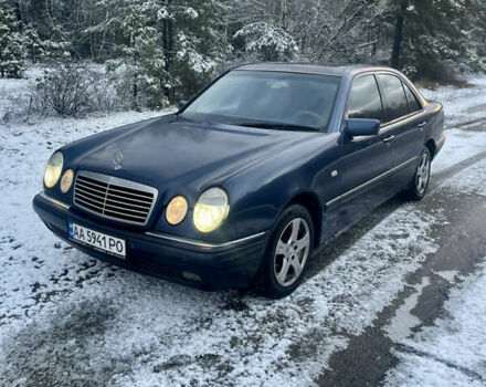 Синий Мерседес Е-Класс, объемом двигателя 2.3 л и пробегом 225 тыс. км за 3200 $, фото 1 на Automoto.ua