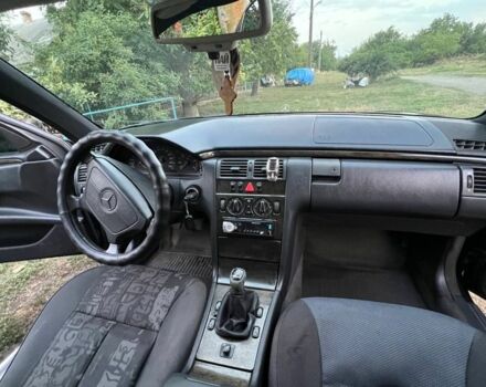 Синій Мерседес Е-Клас, об'ємом двигуна 2.9 л та пробігом 200 тис. км за 2800 $, фото 7 на Automoto.ua