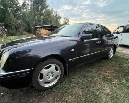 Синій Мерседес Е-Клас, об'ємом двигуна 2.9 л та пробігом 200 тис. км за 2800 $, фото 2 на Automoto.ua