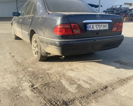 Синий Мерседес Е-Класс, объемом двигателя 2 л и пробегом 250 тыс. км за 2100 $, фото 4 на Automoto.ua