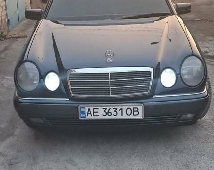 Синий Мерседес Е-Класс, объемом двигателя 3 л и пробегом 270 тыс. км за 5500 $, фото 3 на Automoto.ua