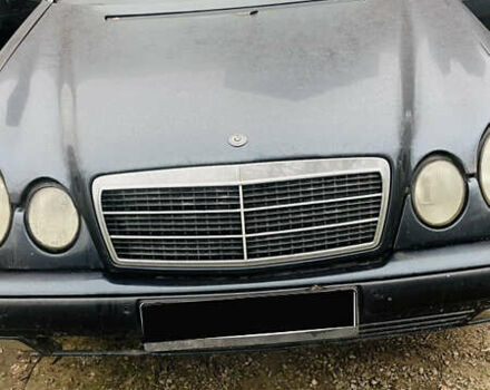 Синий Мерседес Е-Класс, объемом двигателя 2.8 л и пробегом 33 тыс. км за 1800 $, фото 1 на Automoto.ua