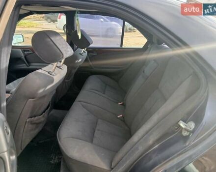 Синій Мерседес Е-Клас, об'ємом двигуна 2 л та пробігом 298 тис. км за 3100 $, фото 14 на Automoto.ua