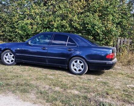 Синий Мерседес Е-Класс, объемом двигателя 2 л и пробегом 520 тыс. км за 3100 $, фото 7 на Automoto.ua