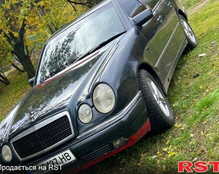 Синій Мерседес Е-Клас, об'ємом двигуна 3.2 л та пробігом 333 тис. км за 4300 $, фото 2 на Automoto.ua