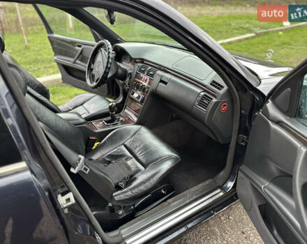 Синій Мерседес Е-Клас, об'ємом двигуна 2.8 л та пробігом 379 тис. км за 2800 $, фото 7 на Automoto.ua