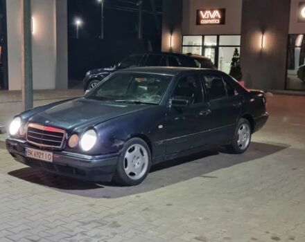 Синий Мерседес Е-Класс, объемом двигателя 2 л и пробегом 250 тыс. км за 1500 $, фото 1 на Automoto.ua