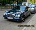 Синий Мерседес Е-Класс, объемом двигателя 2.2 л и пробегом 400 тыс. км за 3615 $, фото 1 на Automoto.ua