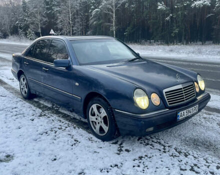 Синий Мерседес Е-Класс, объемом двигателя 2.3 л и пробегом 225 тыс. км за 3200 $, фото 2 на Automoto.ua