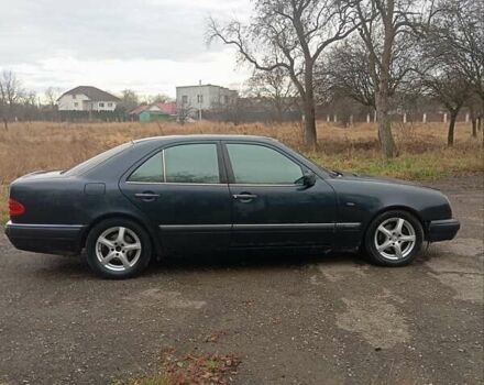 Синий Мерседес Е-Класс, объемом двигателя 3 л и пробегом 452 тыс. км за 1950 $, фото 2 на Automoto.ua